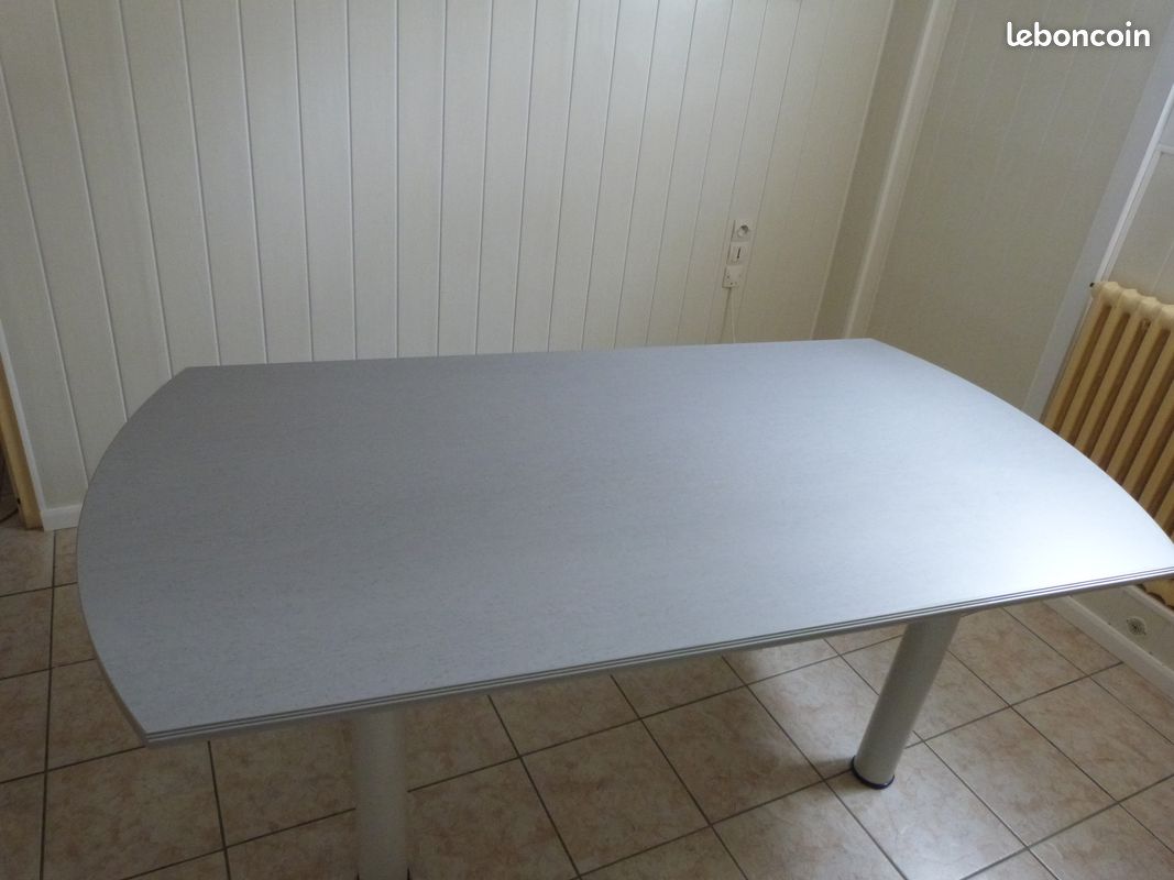 Table grise (image 3)