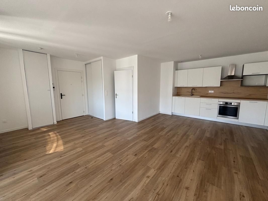 Appartement 1 pièce 44 m² · à Annemasse · 44 m² · 990 €