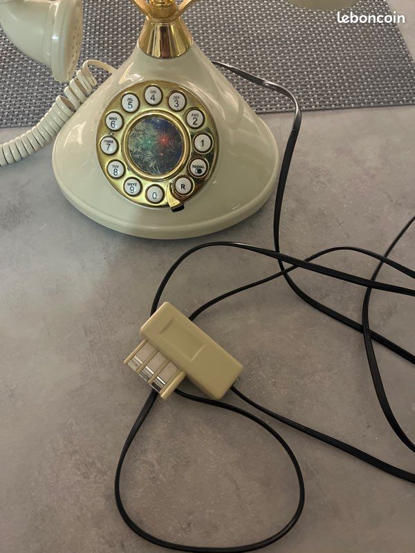 Téléphone ancien (image 2)