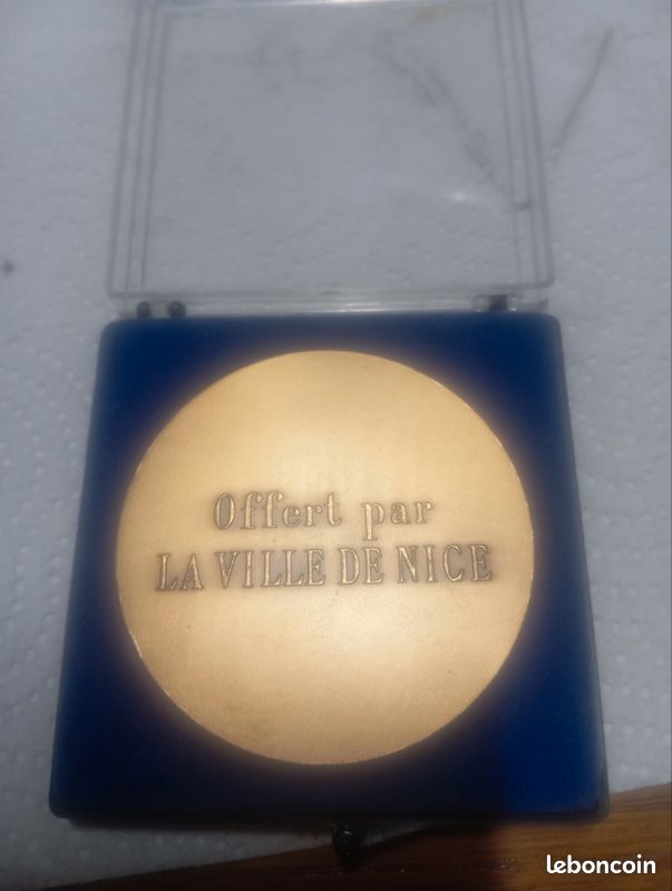Médaille Officielle - Offert Par La Ville De Nice - Bronze Français Vintage