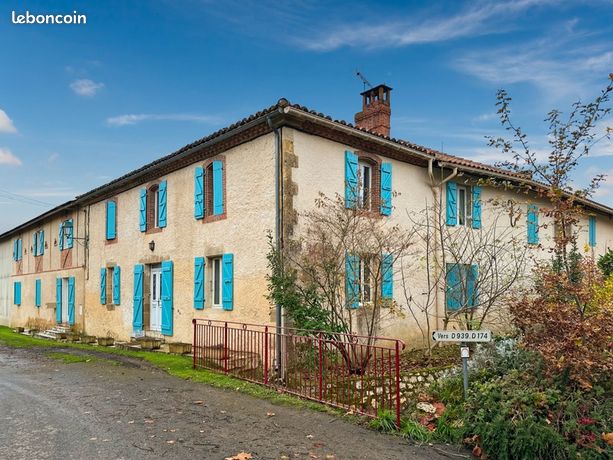 Immeuble 585 m² Riguepeu