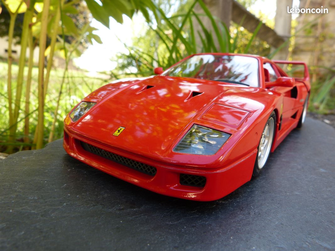 Miniatura Ferrari F40 1:18 – Sucata - Escorrega o Preço