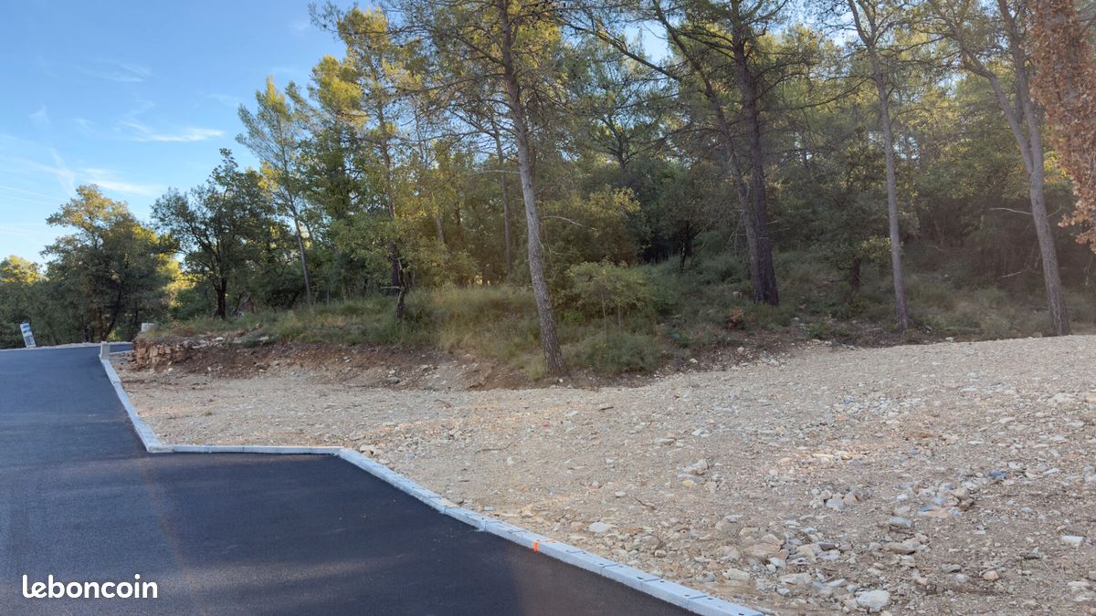 Terrain 964 m² · à Rocbaron · 964 m² · 152 000 €
