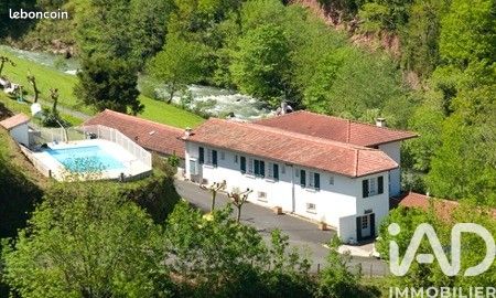 Maison 15 pièces 700 m²