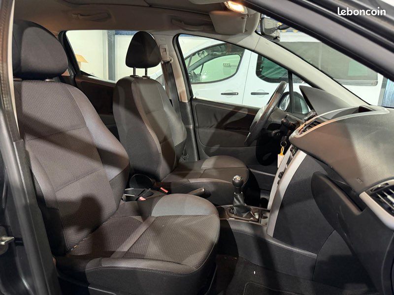 Peugeot 207 SW 1.4 95 CH Active (image 12)