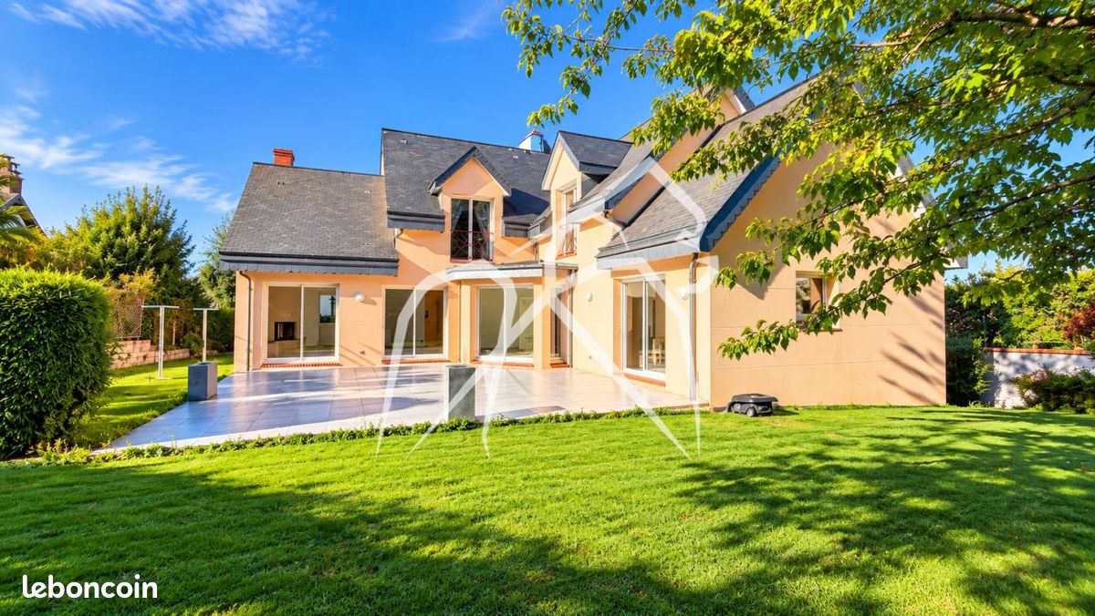 Maison 7 pièces 225 m² · au Mesnil-Esnard · 225 m² · 690 000 €
