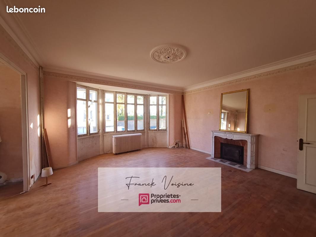 Maison 8 pièces 212 m² · à Les Herbiers · 212 m² · 299 000 €
