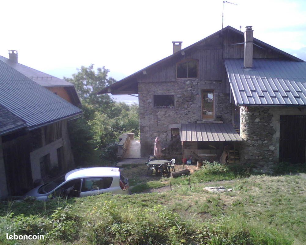 Maison de village en pierres