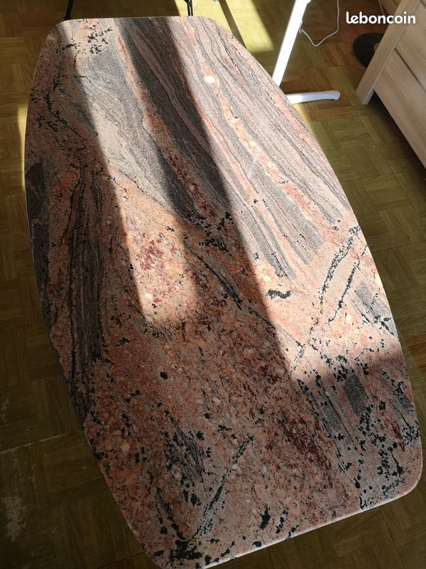 Table basse en marbre rose (image 5)