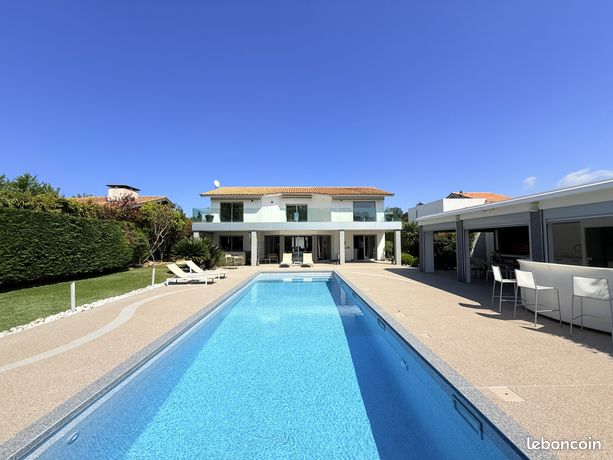 Villa 6 pièces 252 m²