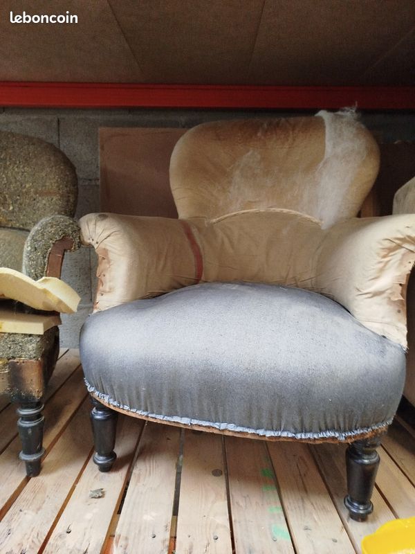 Paire de fauteuils anciens crapauds (image 2)