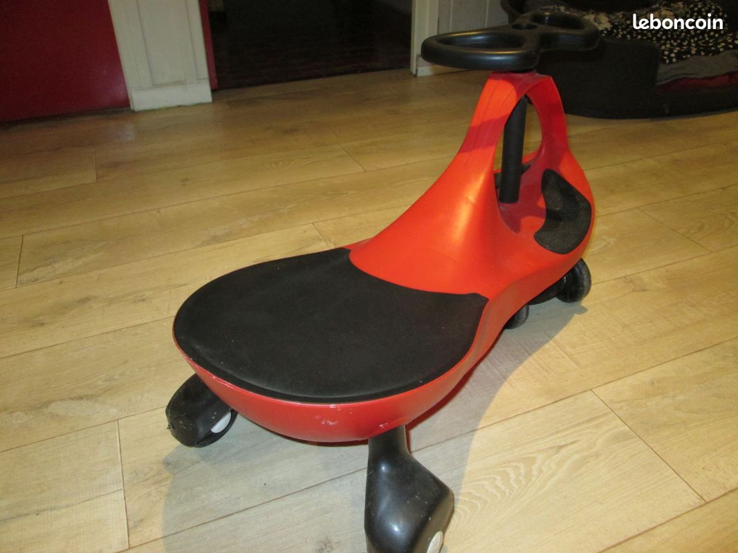 Petit kart a roulettes (image 3)