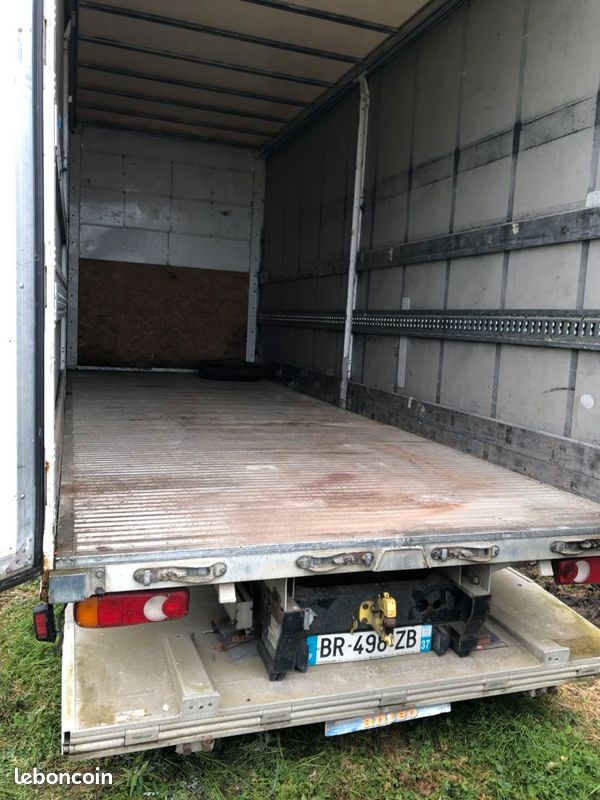 Nissan Atléon 190 cv Taut Liner 7,5 T 4x2 (image 5)