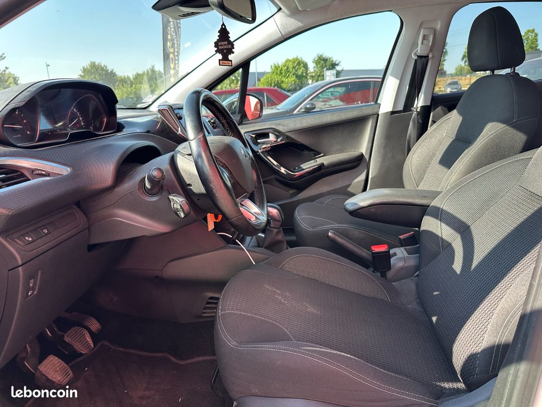 Peugeot 208 1.5 BLUE HDI 102 CH TECH EDITION - GARANTIE 12 MOIS (image 15)