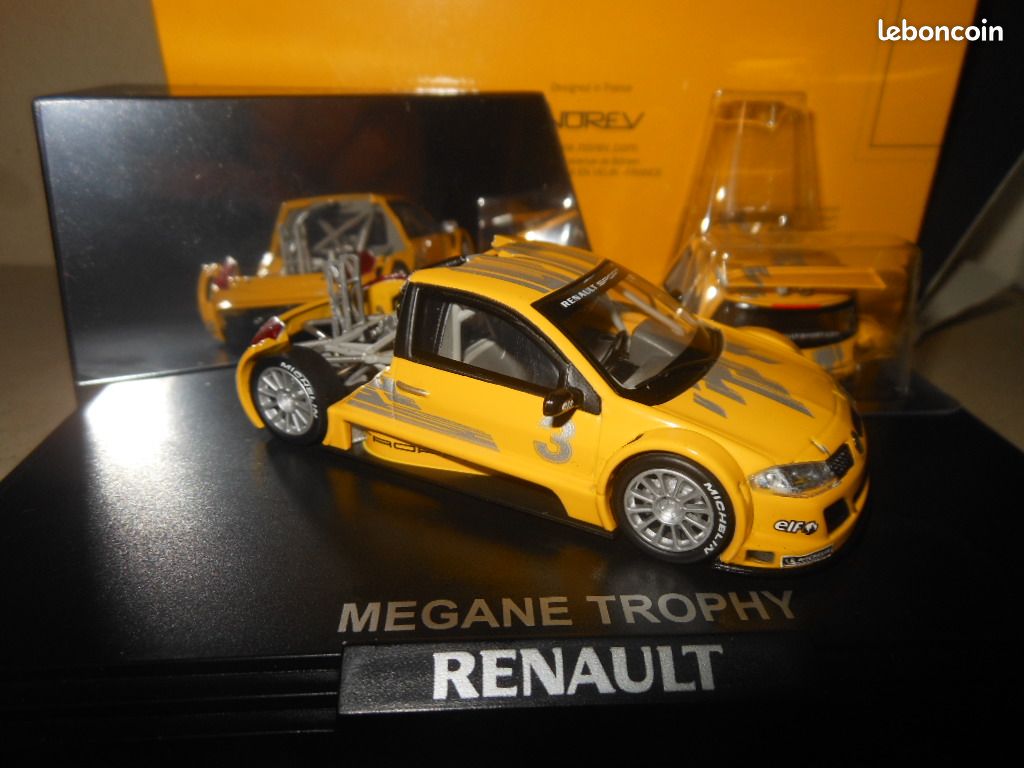 Miniature 1/43 Renault Megane RS Trophy en boite Collection