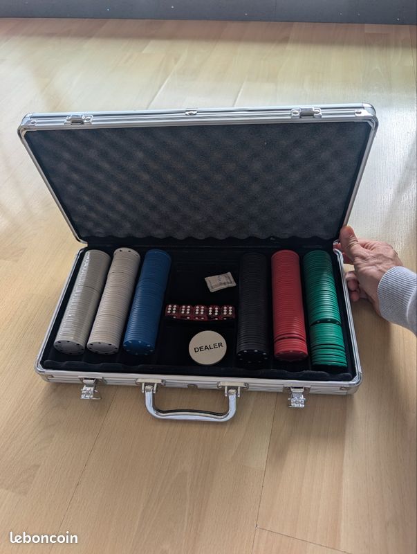 Petite malette de poker sans cartes (image 1)