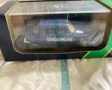 Coffret Très Rare 5 Véhicules Gendarmerie 1/43 – Avec écusson Sur La Boîte