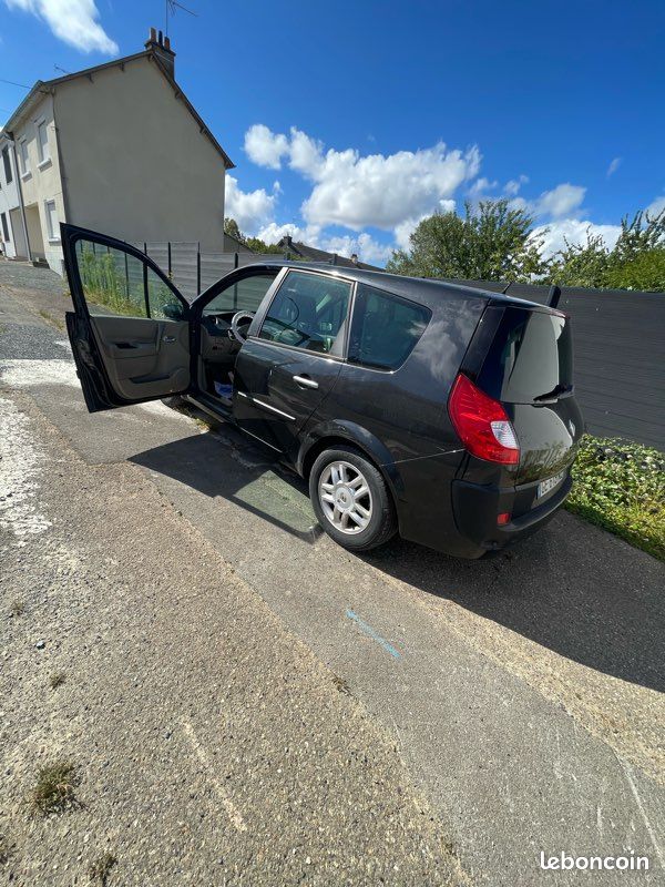 Renault Grand Scenic (image 1)