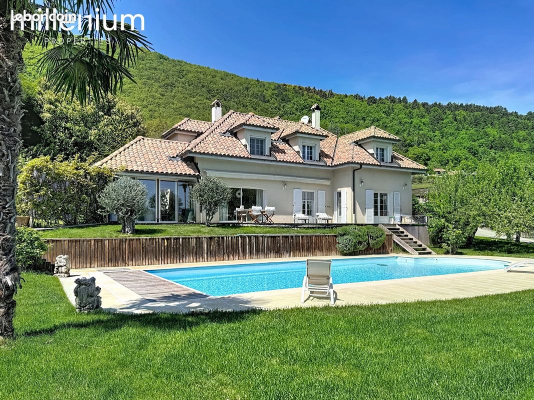 Maison 6 pièces 314 m² · à Monnetier-Mornex · 314 m² · 1 360 000 €