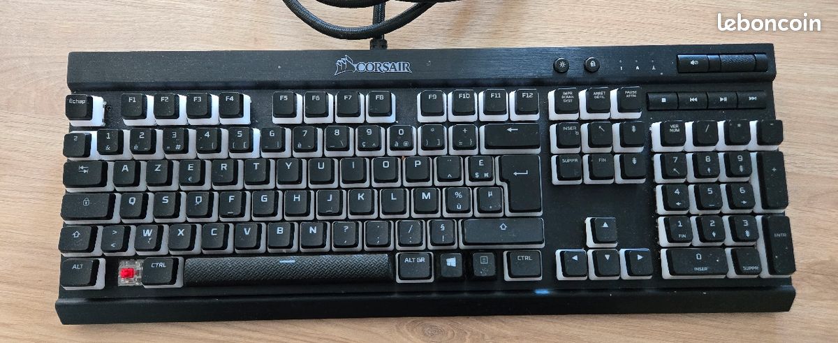 Clavier Corsair K70 (image 1)