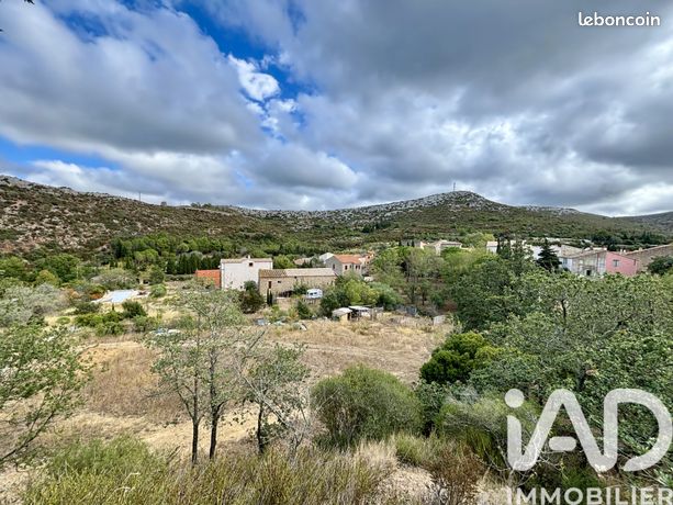 Terrain 2635 m² Feuilla
