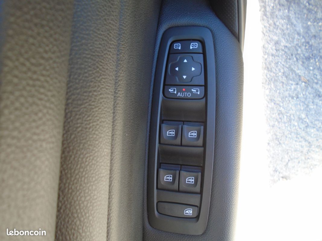 Megane estate 1.3 tce 140 business intens edc (image 8)