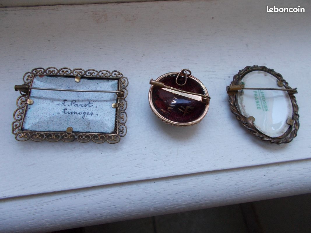 Broche Bouton En émail Marron Avec Cristaux Et Relief - Marque Limoges - Occasion - Bijou Vintage
