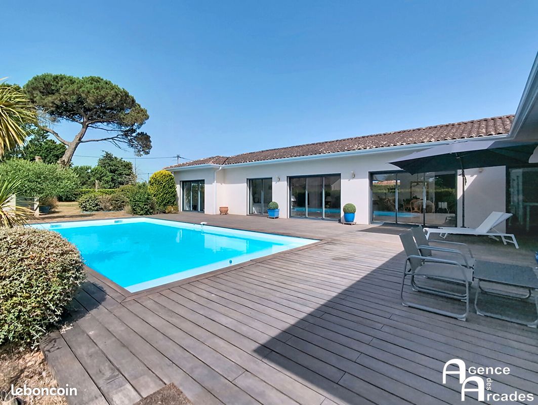 Maison 8 pièces 210 m² · à Saint-Denis-de-Pile · 210 m² · 498 000 €