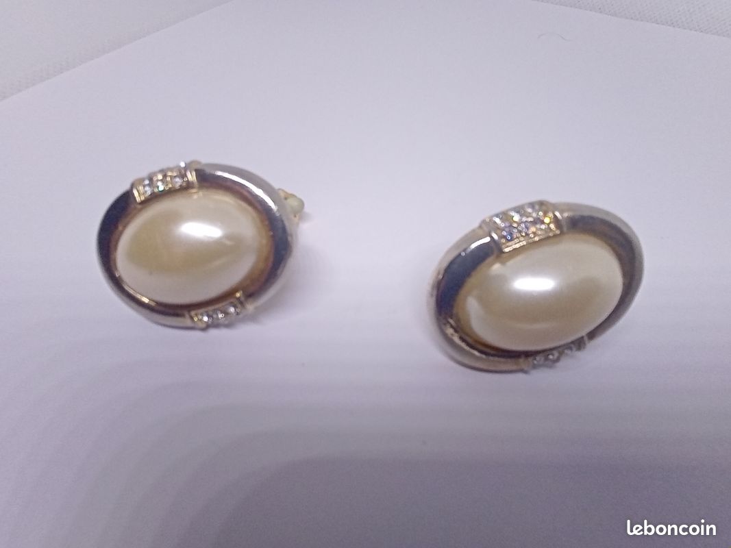 Boucles D'oreilles Clips Fantaisie Dorées Avec Perle Ovale - Style Vintage Léger - Occasion