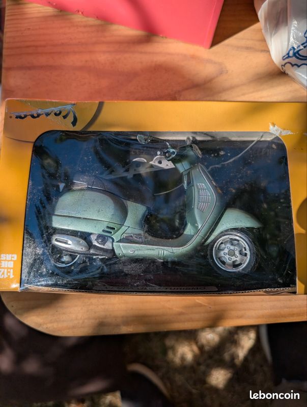 Modèle réduit Vespa (image 1)