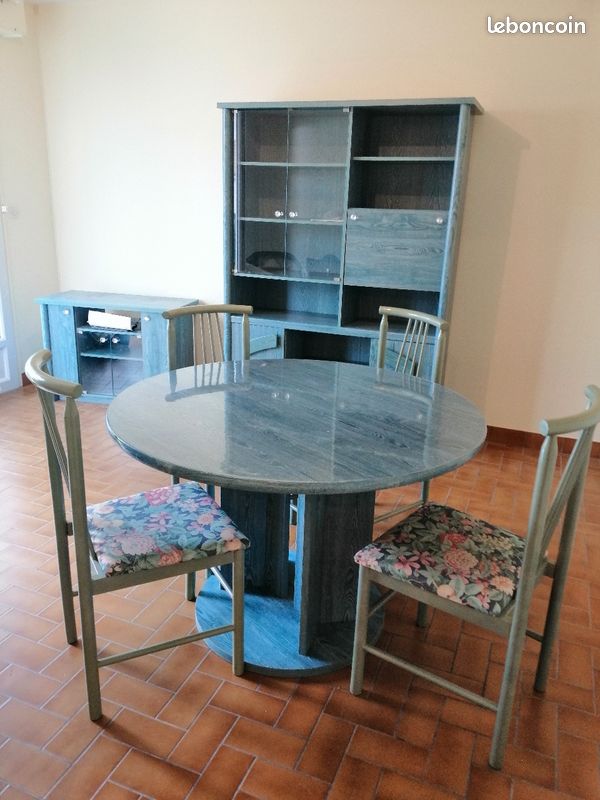Meuble salle à manger avec table ronde et 4 chaises. Meuble TV (image 1)