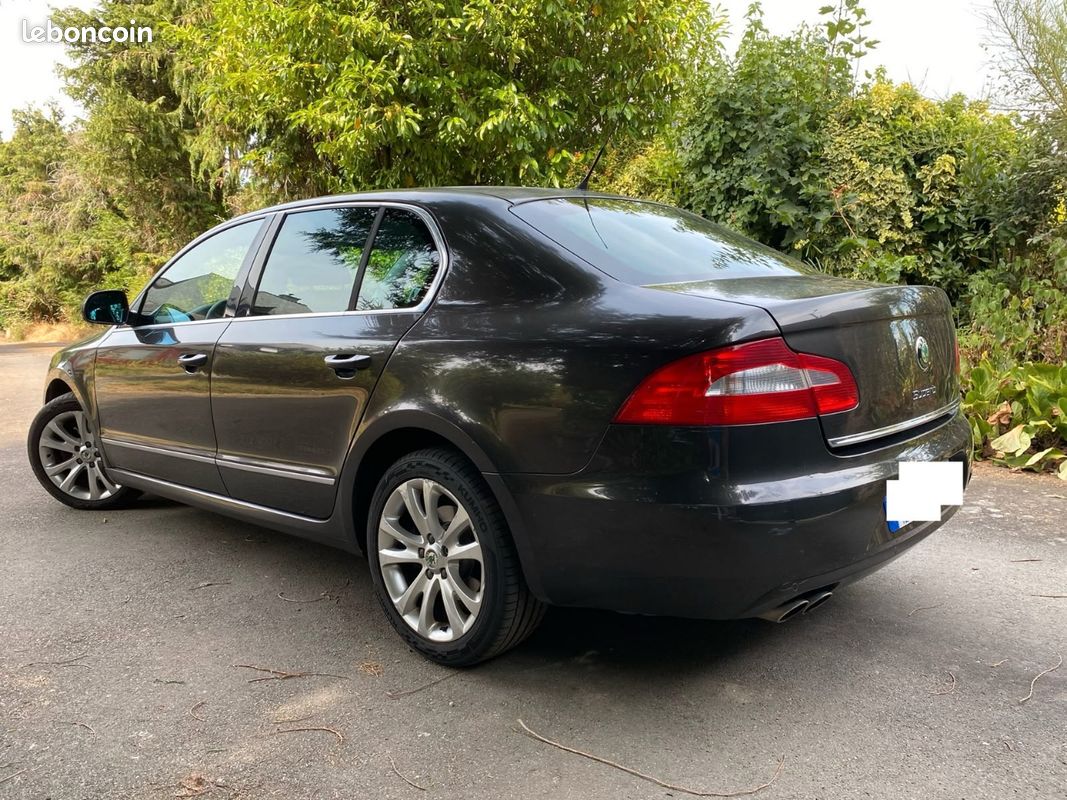 Skoda Superb 2010 170 Ch Voitures skoda-superb-2010-170-ch-voitures