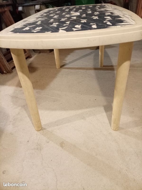 Table plastique extérieur motif baleine (image 3)