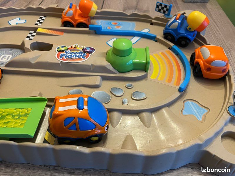 Circuit de course Vroomplanet Smoby avec 7 voitures (image 2)