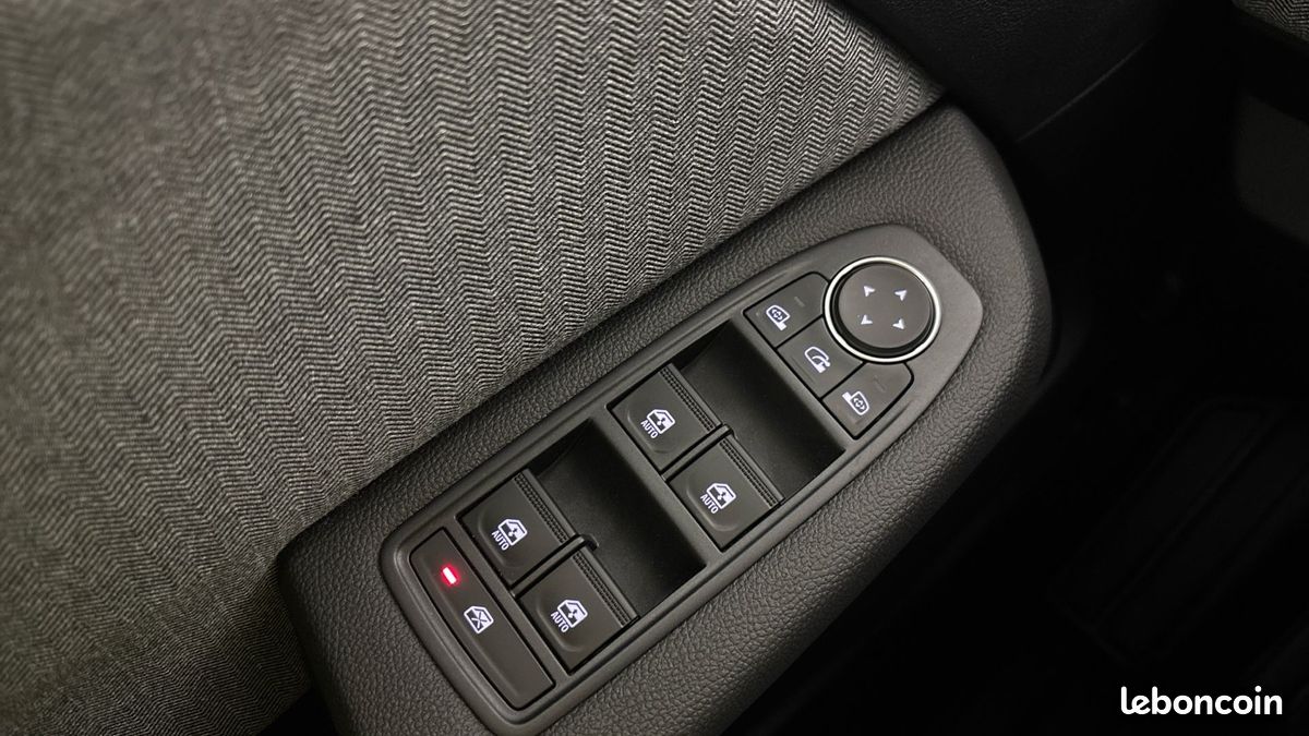 Renault clio tce 90 ch gsr2 techno (image 19)