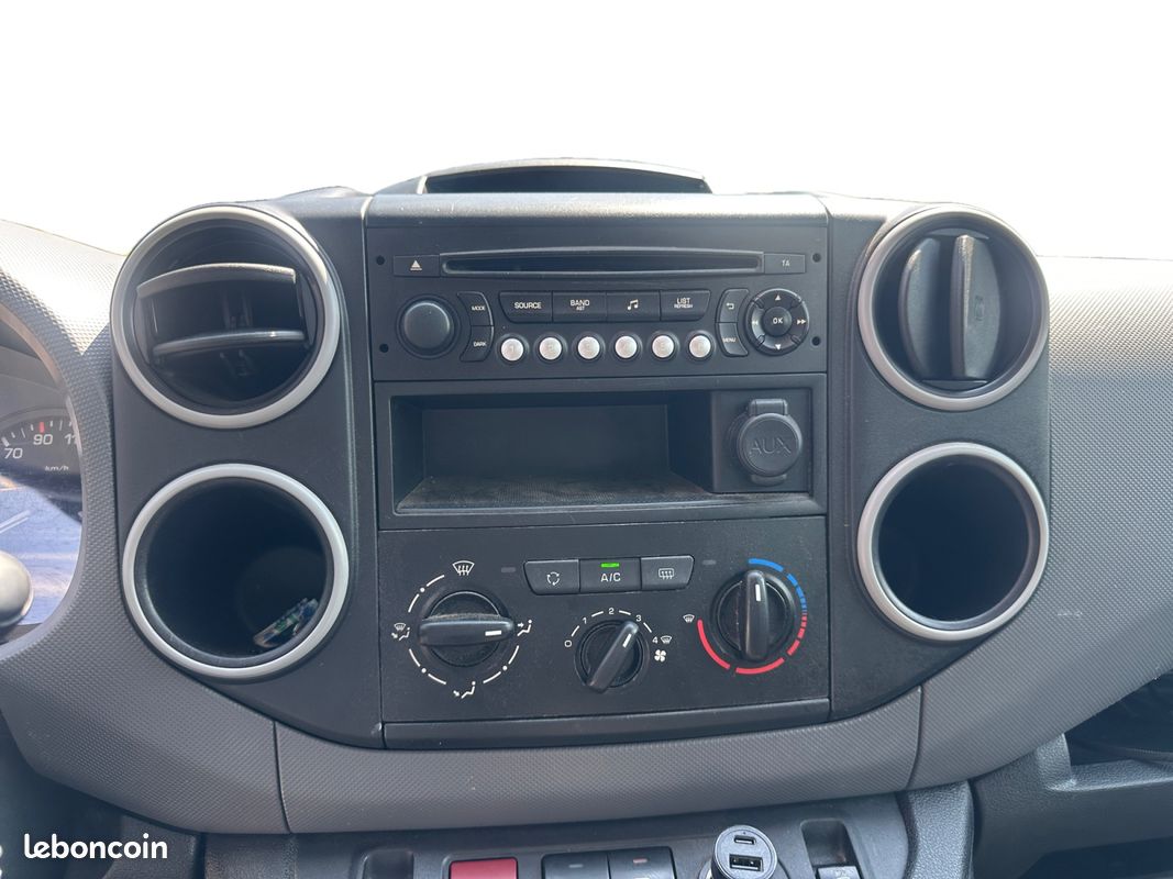 PEUGEOT PARTNER MOTRICITE RENFORCEE 1.6 HDI 90Ch Garantie 12 mois / DISTRI OK / REGUL / CLIM / ATTELAGE / (image 16)