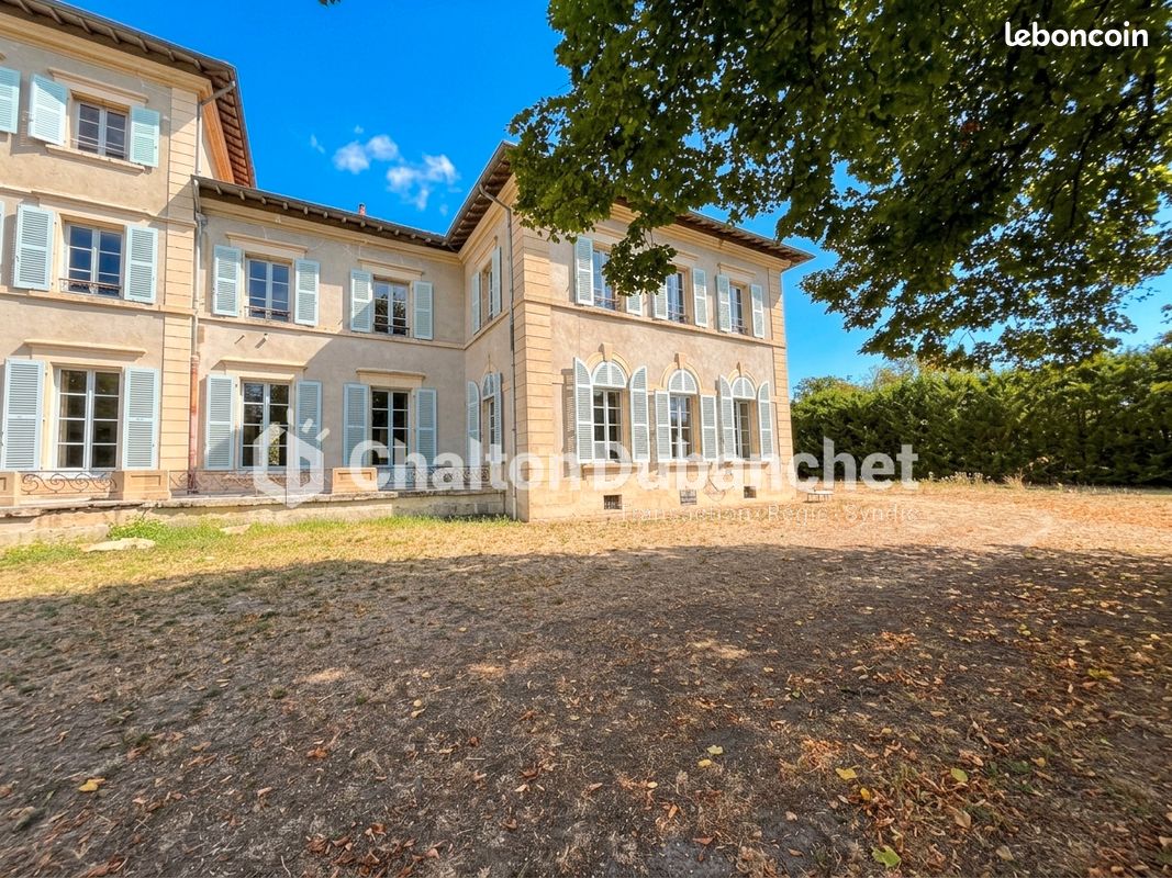 Maison 10 pièces 300 m² · à Mornand-en-Forez · 300 m² · 380 000 €