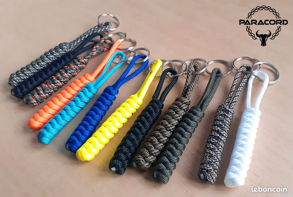 Porte clés en paracorde avec boulons Porte clés en paracorde avec boulons