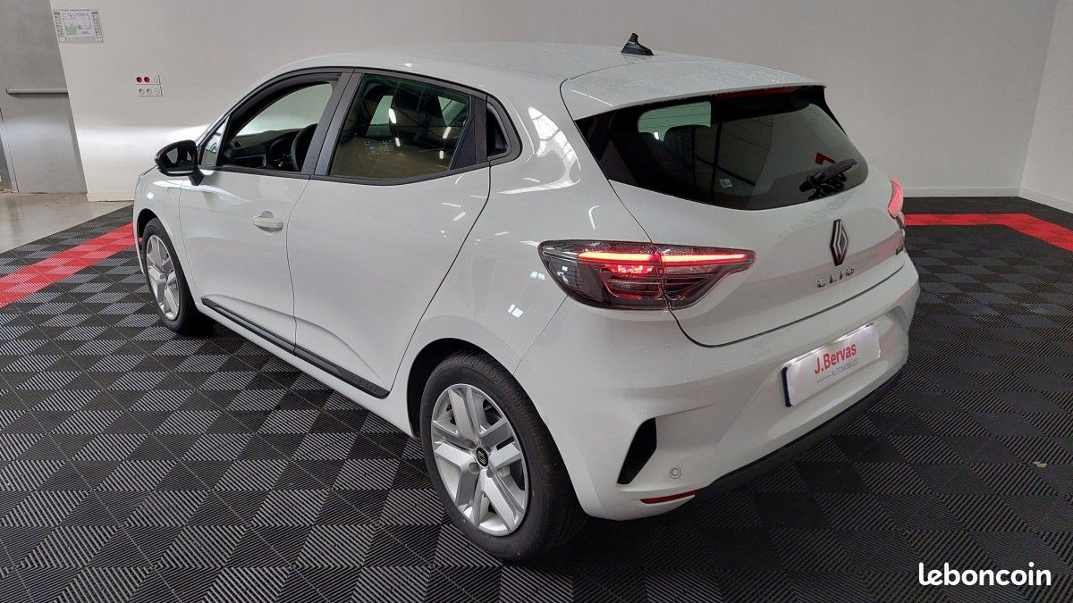 Renault Clio V Evolution E-Tech full hybrid 145 -24 (image 4)