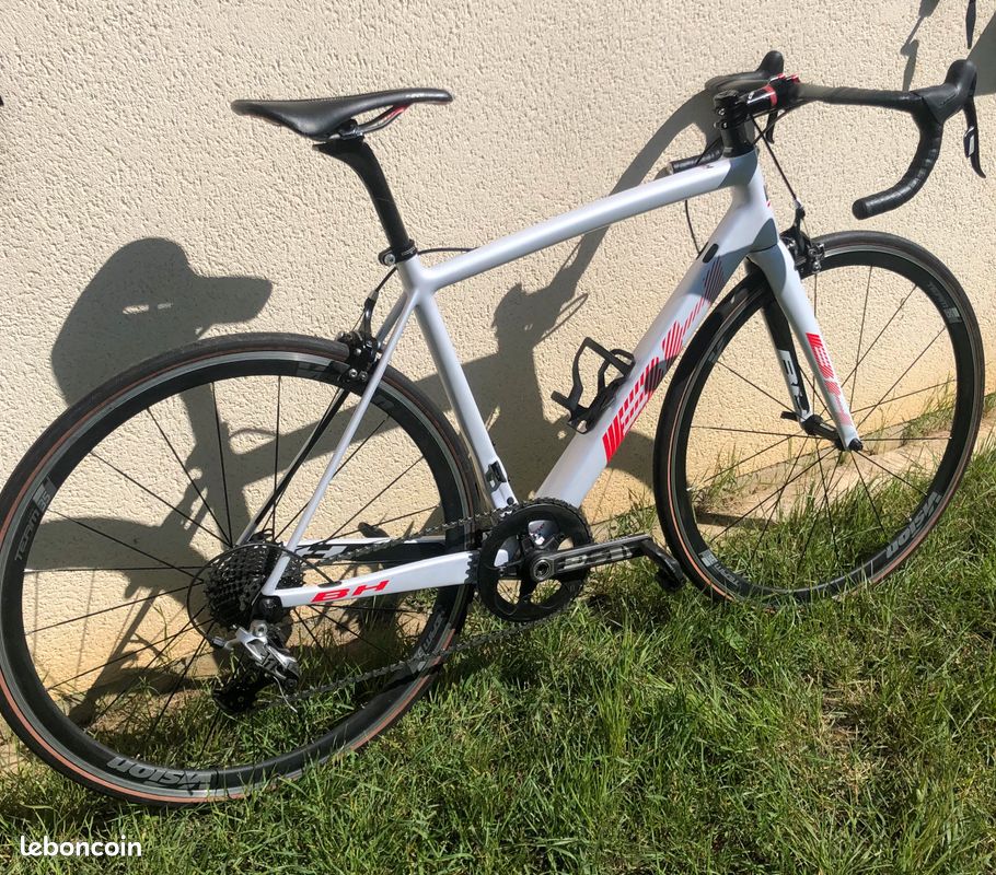 Vélo route carbone BH ultralight (image 1)
