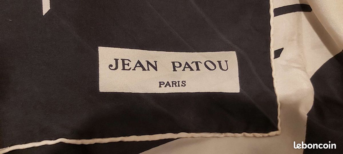 Foulard Vintage En Soie Jean Patou - Motif Fleuri Roulotte Main, état Très Bon, Noir Jaune Bleu Beige