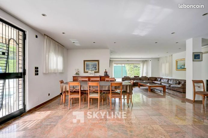 Villa 9 pièces 285 m² — 10
