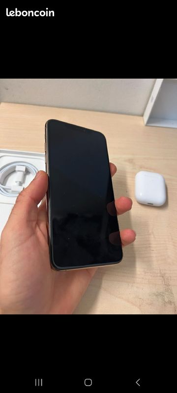 Iphone 11 pro max gold (image 1)