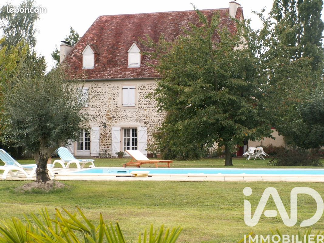 Maison 8 pièces 200 m² · à Carrère · 200 m² · 485 000 €