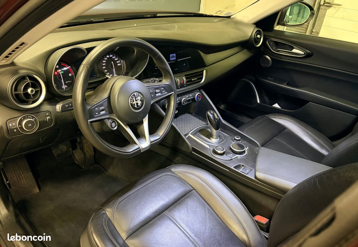 ALFA ROMEO GIULIA 2.2 JTDM 150 CH SUPER BVA + HARMAN KARDON + ATTELAGe (image 9)