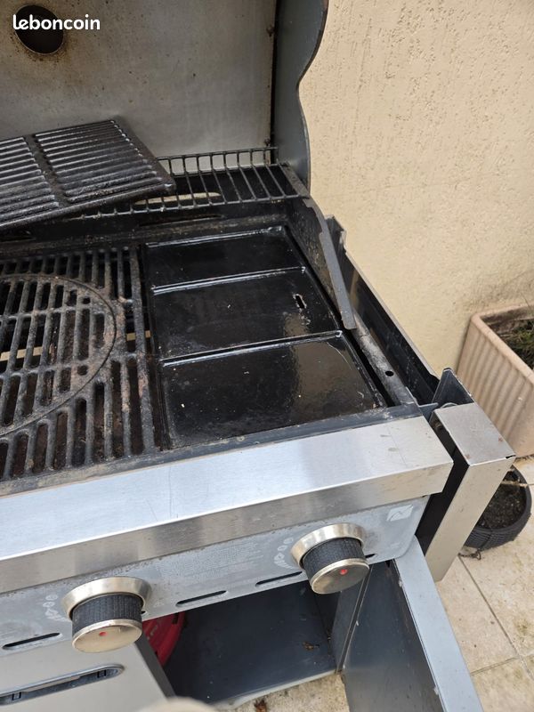 Barbecue à gaz Naterial 3 brûleurs + housse – Très bon état (image 3)