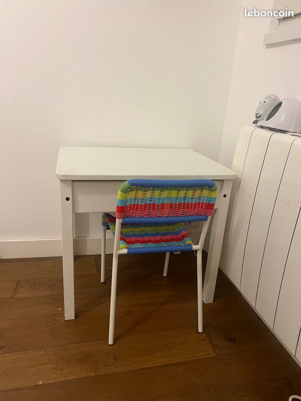 Bureau table enfants IKEA sundvik (image 5)