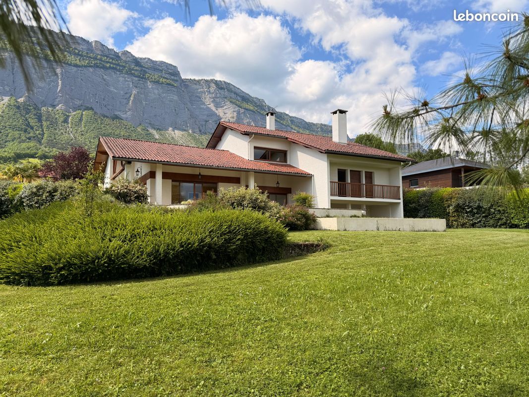 Maison 8 pièces 250 m² · à Meylan · 250 m² · 895 000 €
