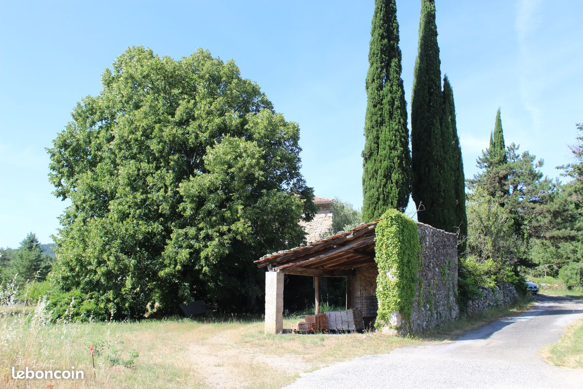 Maison 5 pièces 245 m² · à Rocher · 245 m² · 235 000 €