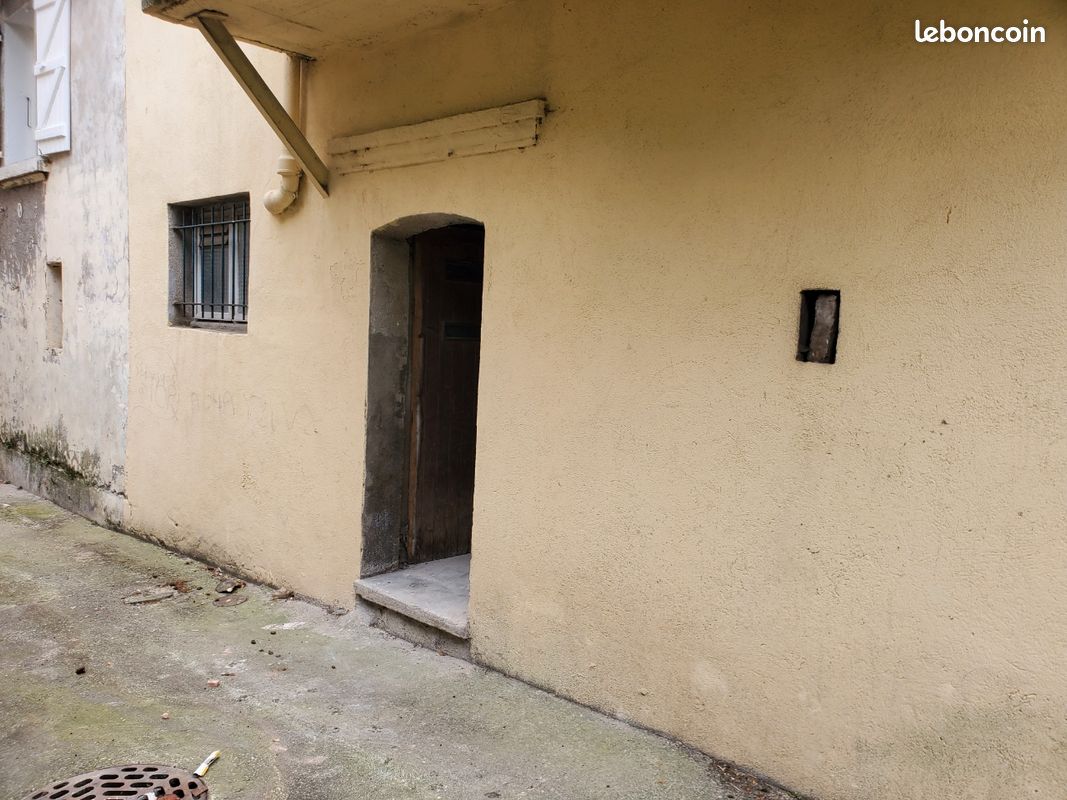 Local commercial 1 pièce 45 m² · à Alès · 45 m² · 15 000 €